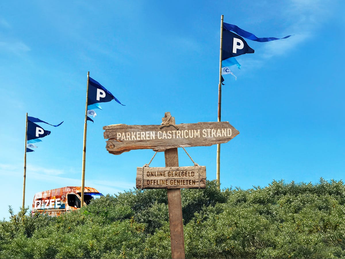 Schild mit der Aufschrift 'Parkplatz Castricum Strand'.