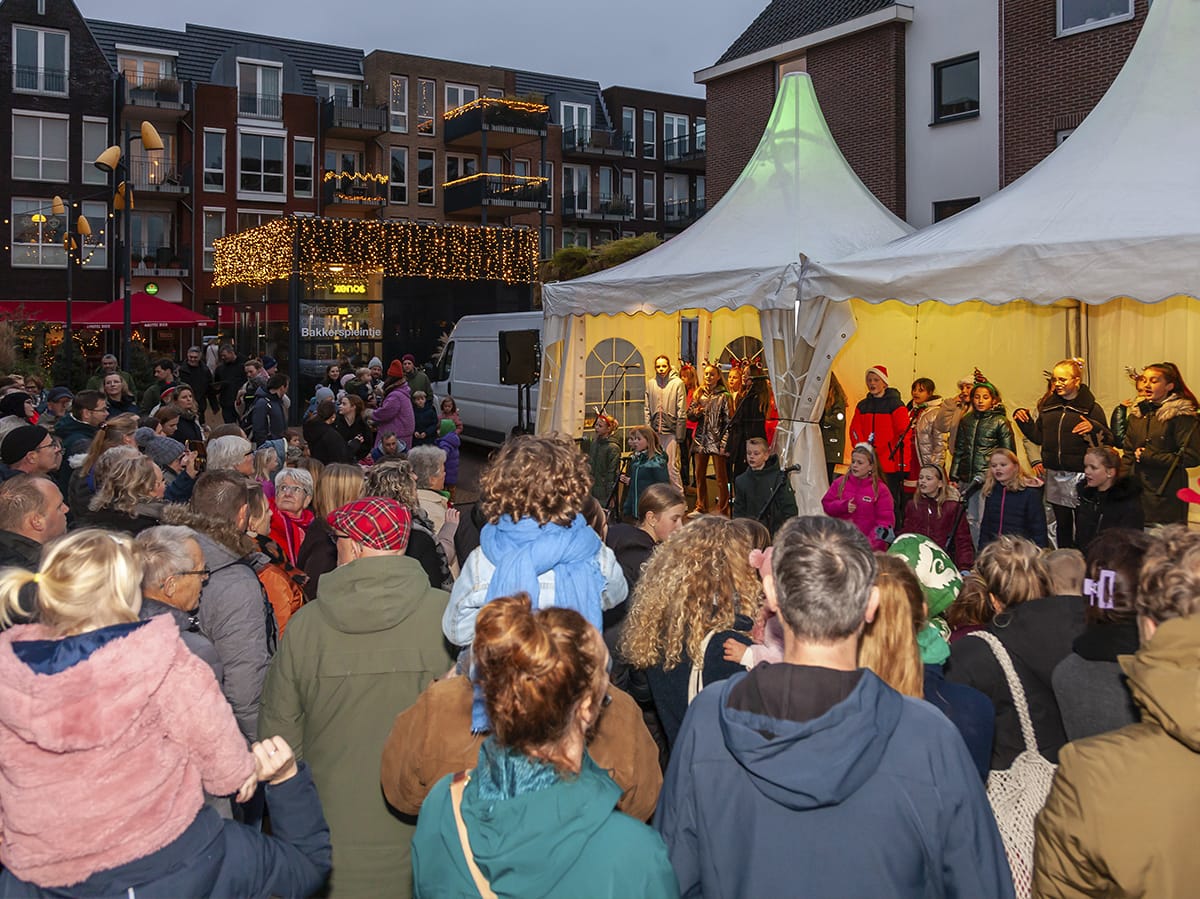 Koortje op een kerstmarkt