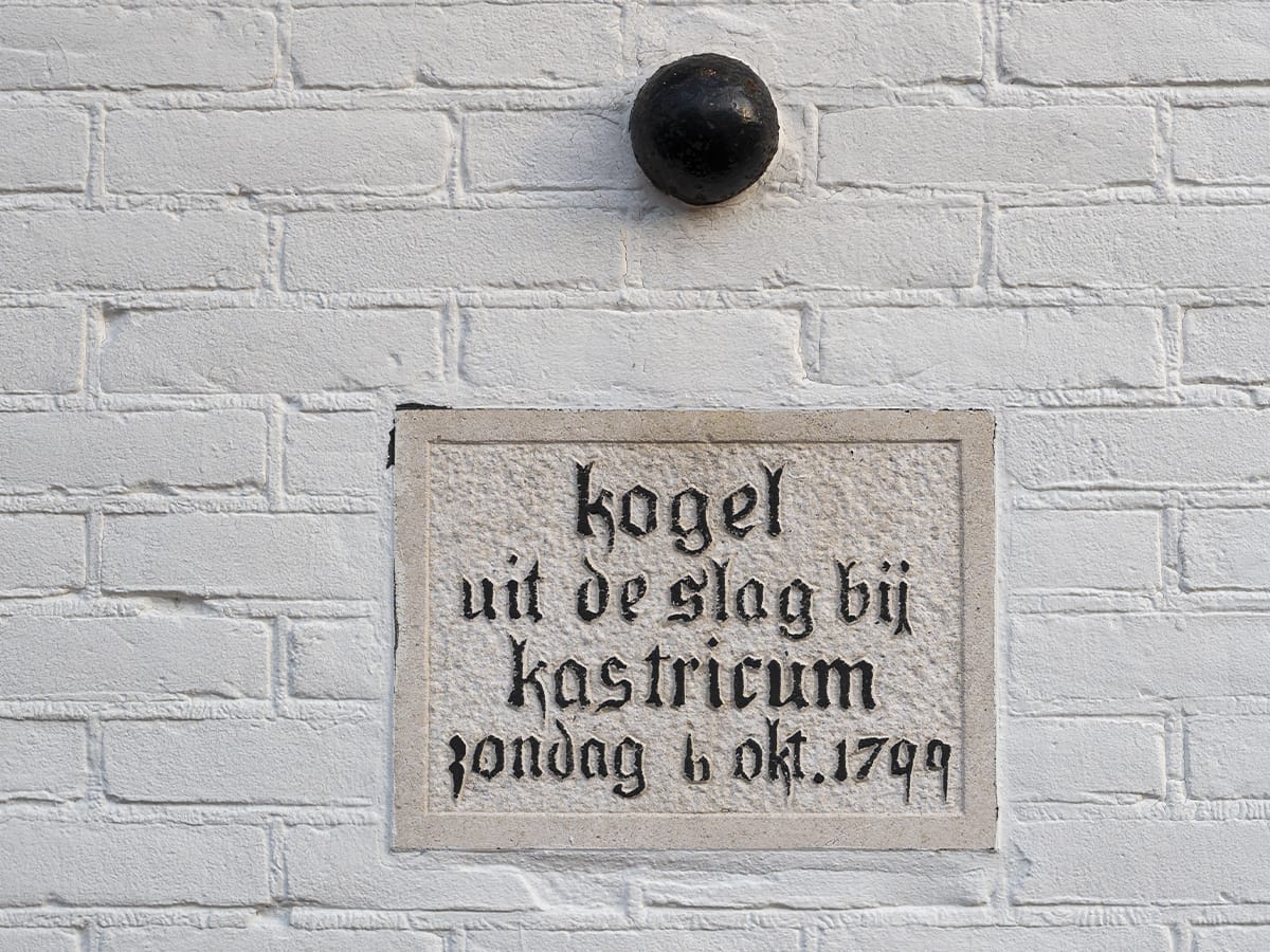 Muur met een kogel uit de slag van kastricum